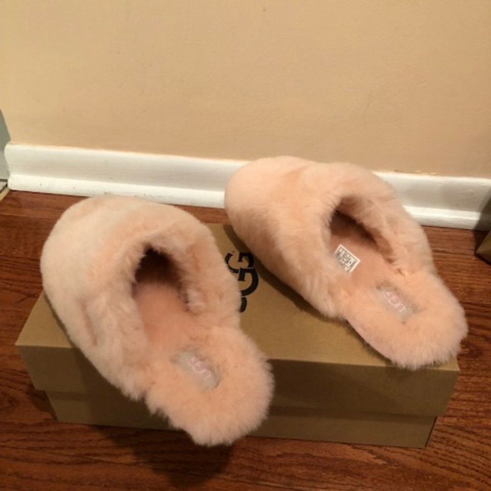 UGG Fluff Genuine Shearling Slipper Clog. 7, 8 - Picture 4 of 6
